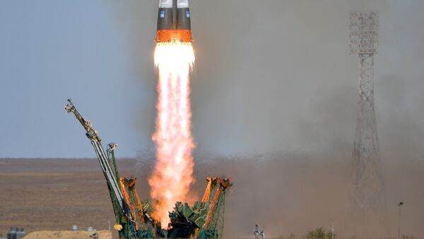 Старт ракеты-носителя Союз-ФГ с пилотируемым кораблем Союз МС-10 - Sputnik Қазақстан