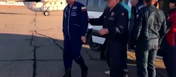 Видео с космонавтами после аварийной посадки экипажа Союз МС-10 - Sputnik Казахстан