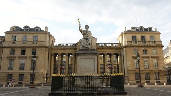 Архивное фото скульптуры Закон на площади Пале-Бурбон в Париже - Sputnik Казахстан