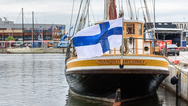 Флаг Финляндии на яхте, архивное фото - Sputnik Казахстан