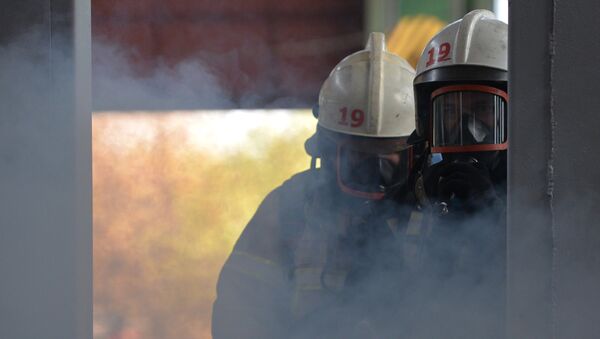 Сотрудники пожарной охраны МЧС РФ, архивное фото - Sputnik Казахстан