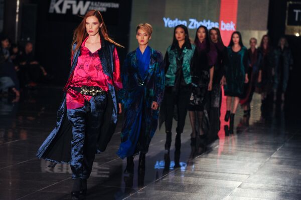 Модный показ Kazakhstan Fashion Week - Sputnik Казахстан