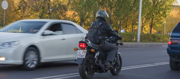 Мотоциклист, архивное фото Мотоциклист, архивное фото - Sputnik Казахстан