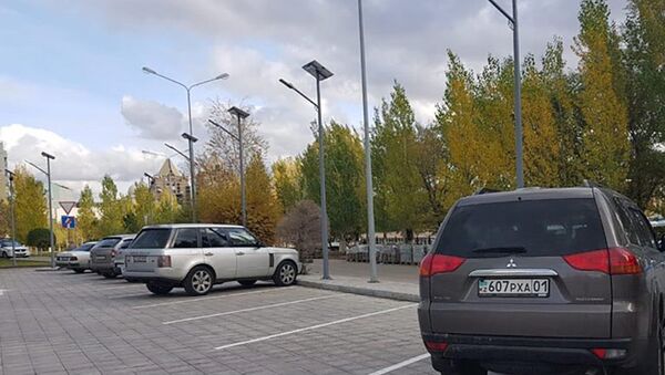 Новая бесплатная парковка появилась вдоль набережной реки Есиль - Sputnik Казахстан