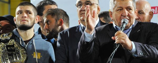 Заслуженный тренер России Абдулманап Нурмагомедов (справа) - Sputnik Казахстан