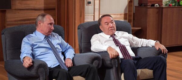 Нурсултан Назарбаев и Владимир Путин посмотрели фильм 28 панфиловцев Нурсултан Назарбаев и Владимир Путин посмотрели фильм 28 панфиловцев - Sputnik Казахстан