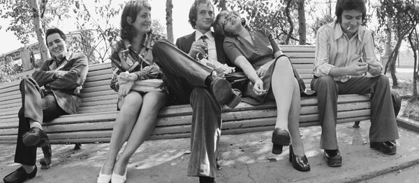 Люди на лавочке, архивное фото - Sputnik Казахстан