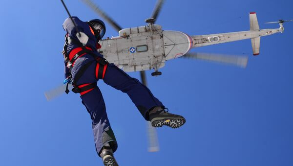 Учения по парашютно-десантной подготовке спасателей, архивное фото - Sputnik Казахстан