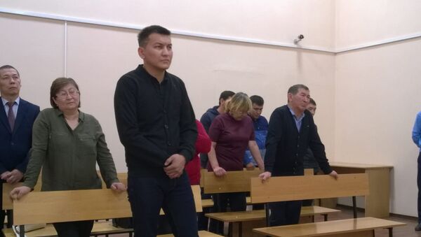 Учитель Шерхан Байзенов в зале суда - Sputnik Казахстан
