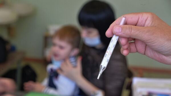 Архивное фото пациентов на приеме у врача в поликлинике - Sputnik Казахстан