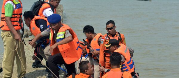 Спасатели недалеко от места крушения самолета LT Air Jet JT610 в Индонезии - Sputnik Казахстан