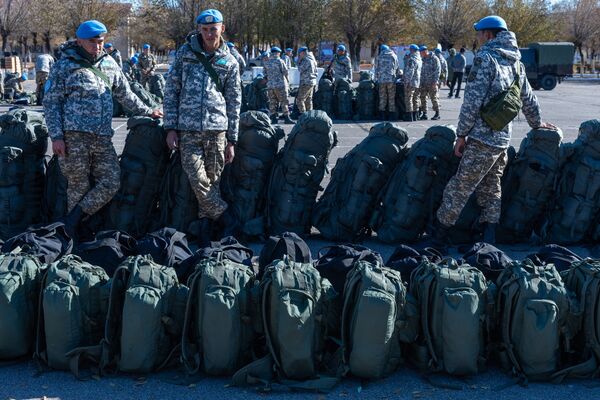 Отправка казахстанской миротворческой роты в Ливан Отправка казахстанской миротворческой роты в Ливан - Sputnik Казахстан