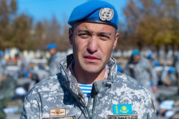Заместитель командира миротворческой роты Сухраб Аппазов Заместитель командира миротворческой роты Сухраб Аппазов - Sputnik Казахстан