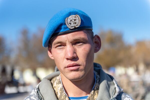 Командир отделения миротворческой роты Султан Сармурзаев - Sputnik Казахстан