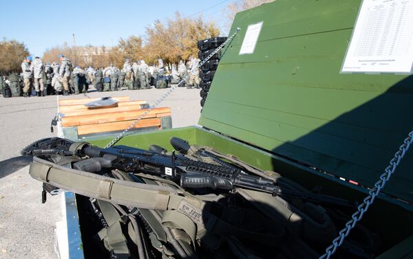 Оружие и патроны казахстанские миротворцы везут с собой - Sputnik Казахстан