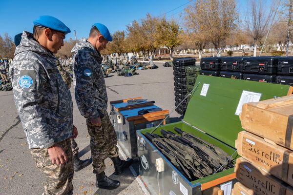 Казахстанские военные надеются, что применять оружие им не придется - Sputnik Казахстан