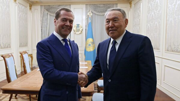 Председатель правительства РФ Дмитрий Медведев и президент Казахстана Нурсултан Назарбаев - Sputnik Казахстан