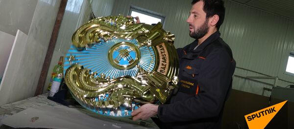 Как производят обновленный герб Казахстана в Астане - Sputnik Казахстан
