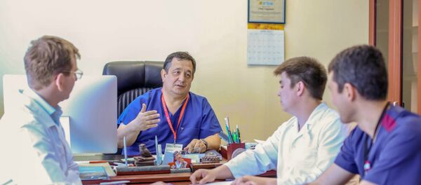 Орал Оспанов жұмыс барысында Орал Оспанов жұмыс барысында - Sputnik Қазақстан