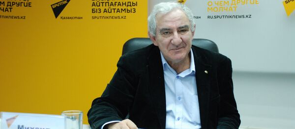 Всемирно известный музыкант, искусствовед, писатель, педагог и просветитель Михаил Казиник - Sputnik Казахстан