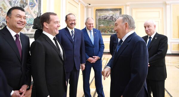 Президент Казахстана Нурсултан Назарбаев встретился с членами Совета глав правительств стран-участниц СНГ - Sputnik Казахстан