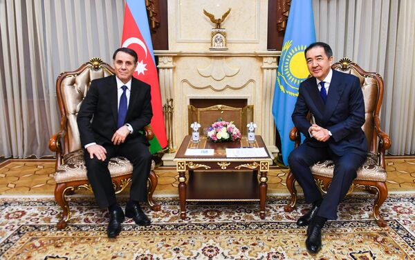 Премьер-министр Азербайджана Новруз Исмаил оглу Мамедов и премьер-министр Казахстана Бакытжан Сагинтаев - Sputnik Казахстан