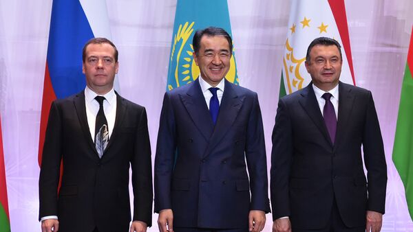 Дмитрий Медведев, Бакытжан Сагинтаев и Кохир Расулзада - Sputnik Казахстан