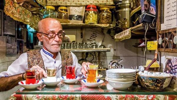 Самая маленькая чайхана Хадж Али Дарвиш (Haj Ali Darvish) в мире на тегеранском базаре - Sputnik Казахстан