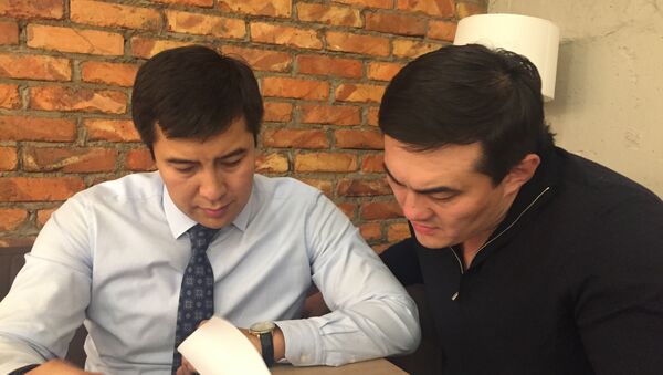 Президент федерации ММА Казахстана Анатолий Ким (справа) и вице-президент Асылбек Дюсенов - Sputnik Казахстан