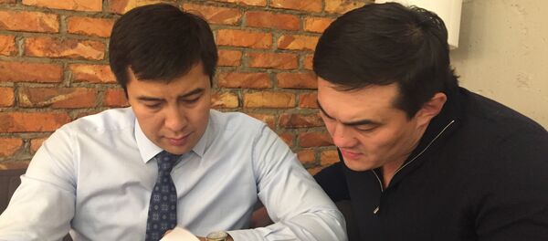 Президент федерации ММА Казахстана Анатолий Ким (справа) и вице-президент Асылбек Дюсенов Президент федерации ММА Казахстана Анатолий Ким (справа) и вице-президент Асылбек Дюсенов - Sputnik Казахстан