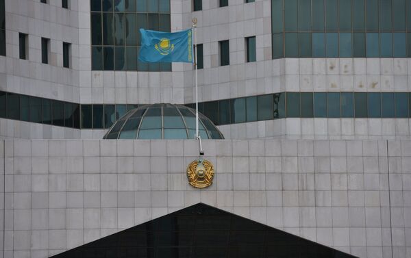 Обновленный герб на здании правительства - Sputnik Казахстан