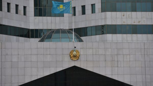 Обновленный герб на здании правительства - Sputnik Казахстан