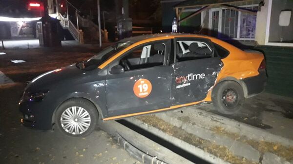 Машина каршеринг-сервиса после ДТП - Sputnik Казахстан