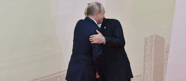 Путин Назарбаевты құшақтады - ҰҚШҰ саммиті - Sputnik Қазақстан