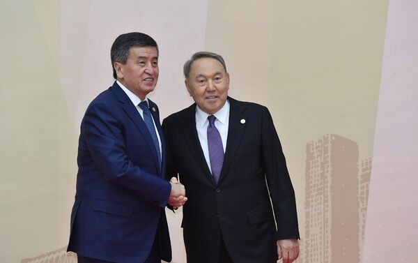 Президент Казахстана Нурсултан Назарбаев и президент Кыргызстана Сооронбай Жээнбеков на совещании ОДКБ в Астане, 8 ноября 2018 года - Sputnik Казахстан