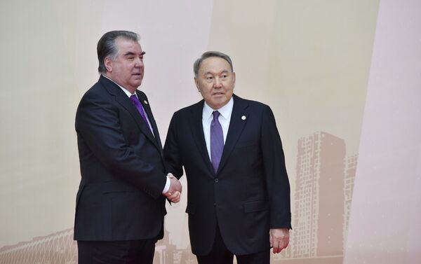 Президент Казахстана Нурсултан Назарбаев и президент Таджикистана Эмомали Рахмон на совещании ОДКБ в Астане, 8 ноября 2018 года - Sputnik Казахстан