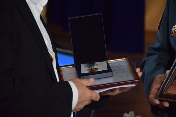 Денис Тен награжден медалью За вклад в охрану общественного порядка посмертно - Sputnik Казахстан