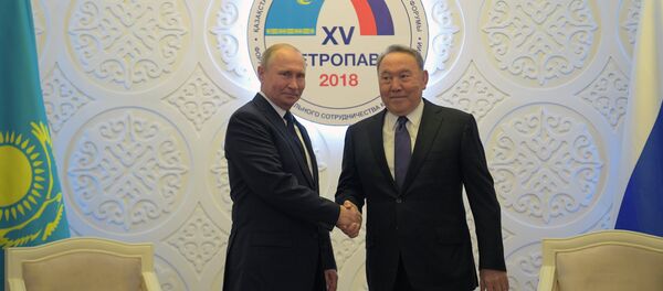 Президент РФ Владимир Путин и президент Казахстана Нурсултан Назарбаев во время встречи 9 ноября 2018 года Президент РФ Владимир Путин и президент Казахстана Нурсултан Назарбаев во время встречи 9 ноября 2018 года - Sputnik Казахстан