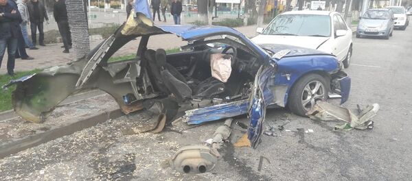 Крупное ДТП на улице Абылайхана: Ниссан Скайлайн столкнулся с Дэу Нексия - Sputnik Казахстан