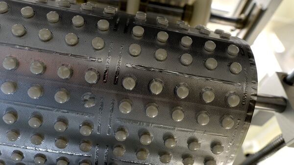 Блистерная машина на фармацевтическом предприятии. Архивное фото упаковок лекарственных средств - Sputnik Казахстан