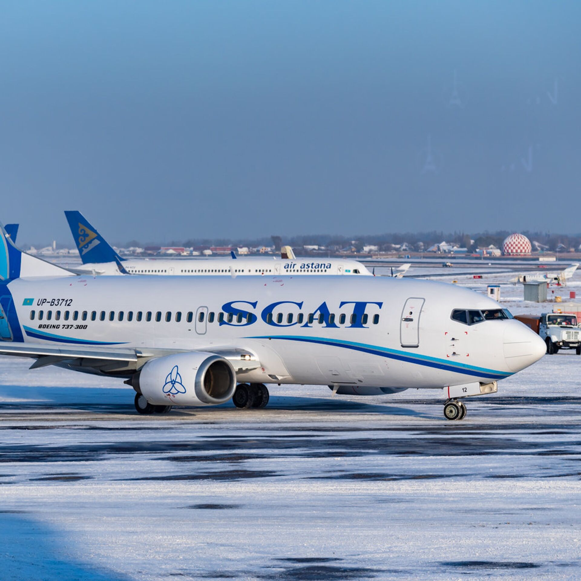 Авиакомпании алматы. Boeing 737-800 Скат. Самолёт Боинг 737-800 scat. Боинг 737 Макс 8 ЮТЭЙР. Казахстанская авиакомпания scat.