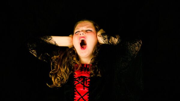 Девушка кричит, иллюстративное фото - Sputnik Казахстан