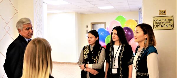 Мәскеу мемлекеттік лингвистикалық университетінде 15 жылдан бері қазақ тілі мен мәдениеті орталығы жұмыс істейді - Sputnik Қазақстан