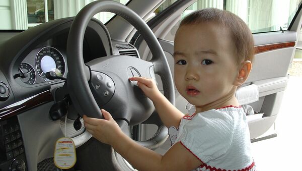 Ребенок в автомобиле - Sputnik Казахстан