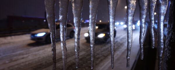 Сосульки на улице, архивное фото Сосульки на улице, архивное фото - Sputnik Казахстан