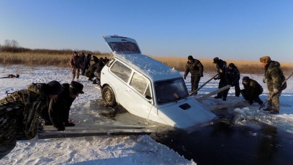 Джип провалился под лед в Северном Казахстане - Sputnik Қазақстан