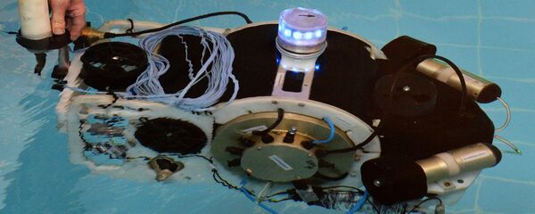 Робот в бассейне, архивное фото - Sputnik Казахстан