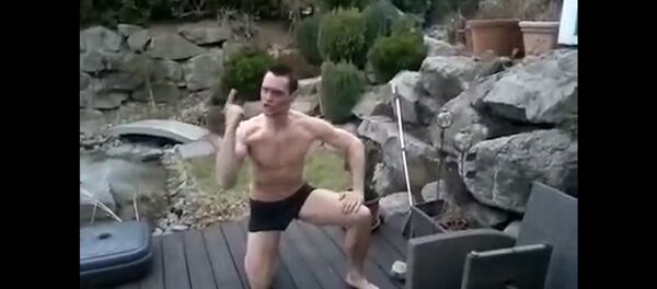 Смешные падения на лед - видео - Sputnik Казахстан