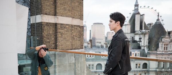 Британский фотограф Майкл Дональд провел для Димаша Кудайбергена фотосессию Британский фотограф Майкл Дональд провел для Димаша Кудайбергена фотосессию - Sputnik Казахстан