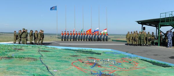 Архивное фото Вооруженных сил Казахстана, Таджикистана, Кыргызстана, России, а также объединенного штаба и секретариата ОДКБ во время совместных командно-штабных учений Архивное фото Вооруженных сил Казахстана, Таджикистана, Кыргызстана, России, а также объединенного штаба и секретариата ОДКБ во время совместных командно-штабных учений - Sputnik Казахстан